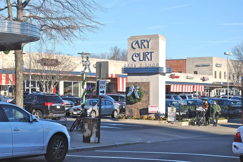 Cary Street Park and Shop Center, Richmond (Independent City), Virginia