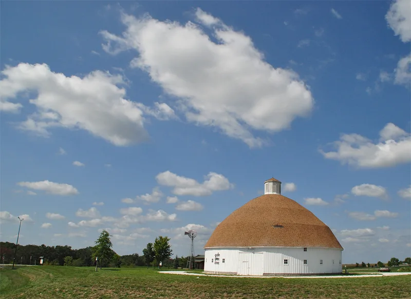 Lewis Round Barn, Mendon, Illinois