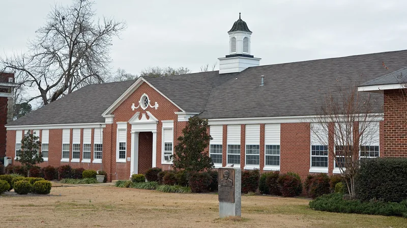 Cochran Municipal Building and School, Cochran, Georgia