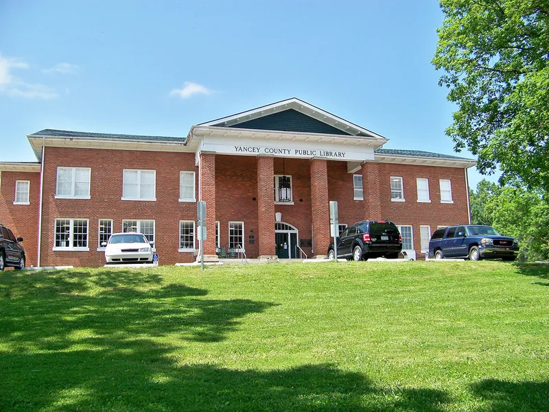 Yancey Collegiate Institute Historic District, Burnsville, North Carolina