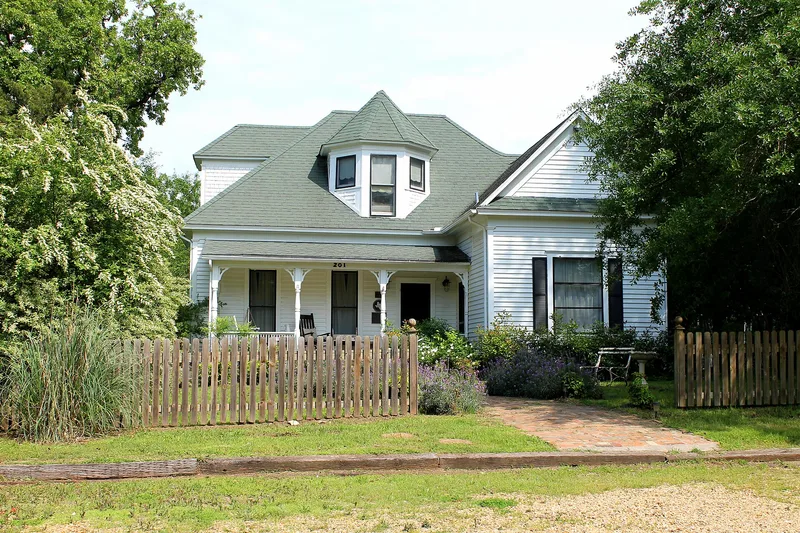 Humphries, William H. and Molly P., House, Edgewood, Texas