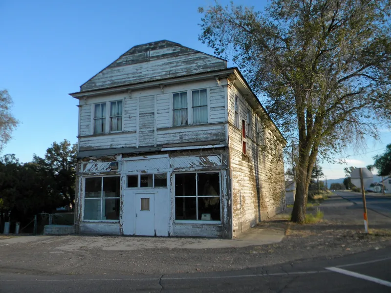 Standish Hall, Standish, California