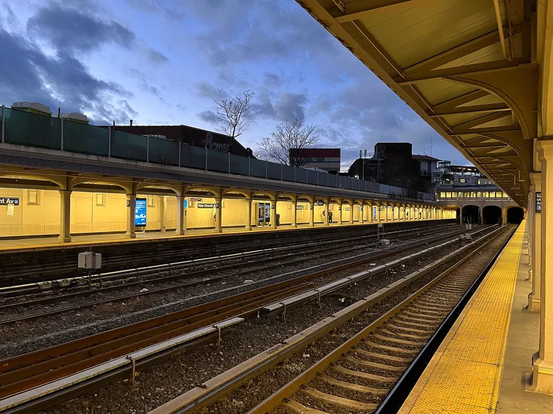 New Urecht Avenue Station (Dual System BRT), Brooklyn, New York