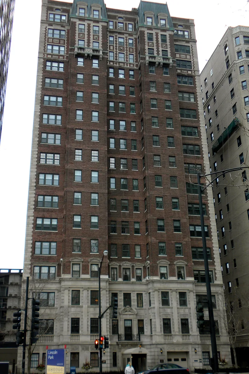 Building at 399 West Fullerton Parkway, Chicago, Illinois