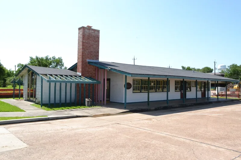 Dow, Alden B., Office and Lake Jackson City Hall, Lake Jackson, Texas