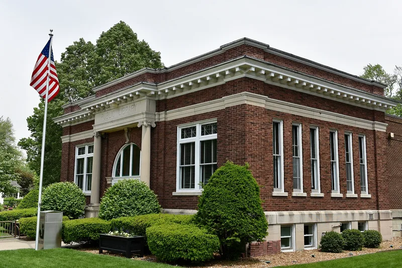 Chipman, Edward, Public Library, Momence, Illinois