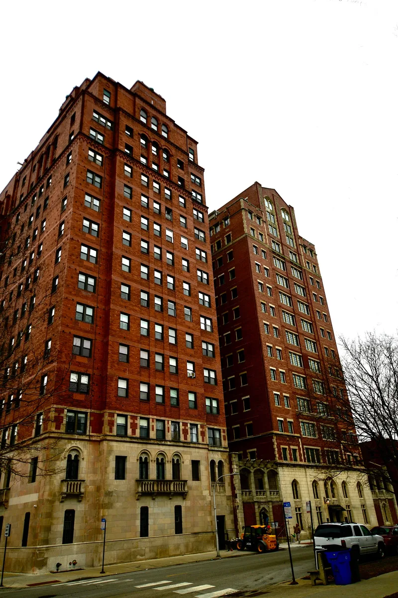 Shoreline Apartments, Chicago, Illinois