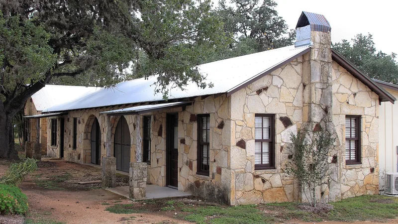 River Oaks Courts, Medina, Texas
