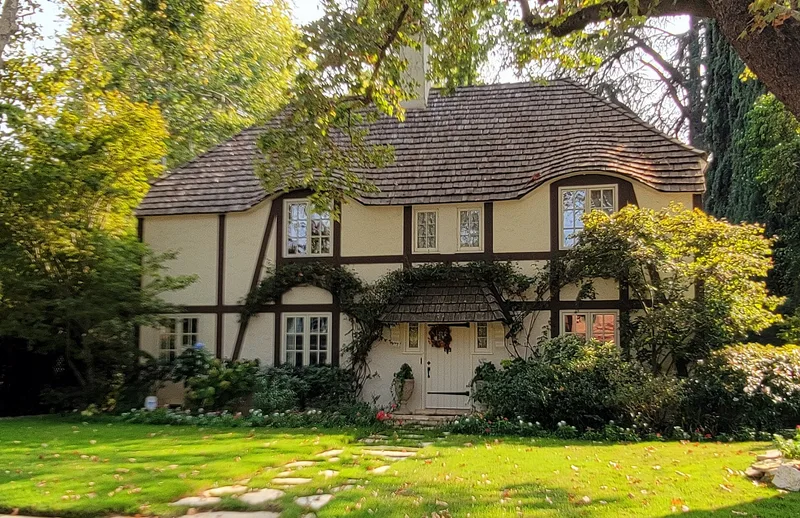 Hathaway, Anne, Cottage, Sacramento, California