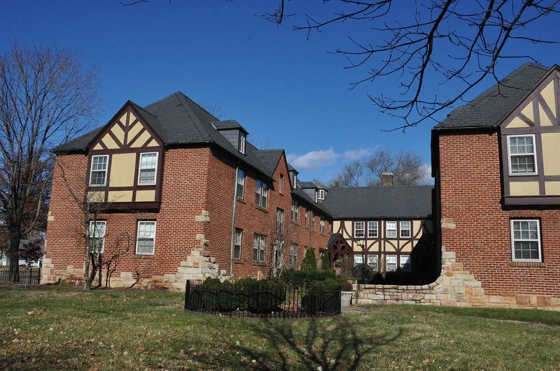 Apartment Building on Windsor Avenue and Brunswick St., Roanoke (Independent City), Virginia