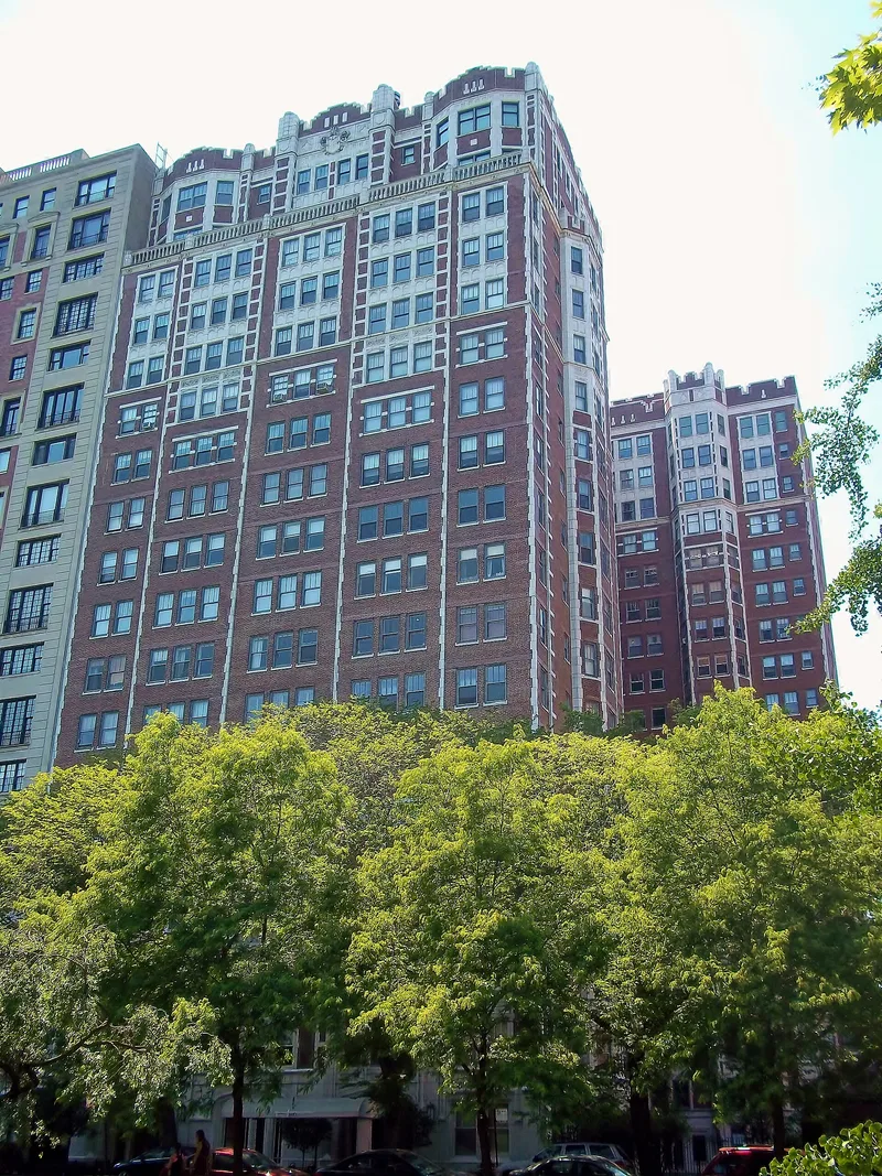Building at 2440 N. Lakeview Avenue, Chicago, Illinois