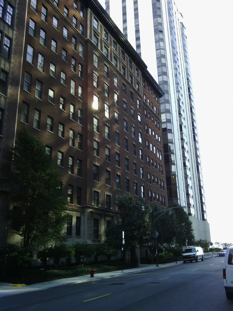 Neuville, The, Chicago, Illinois