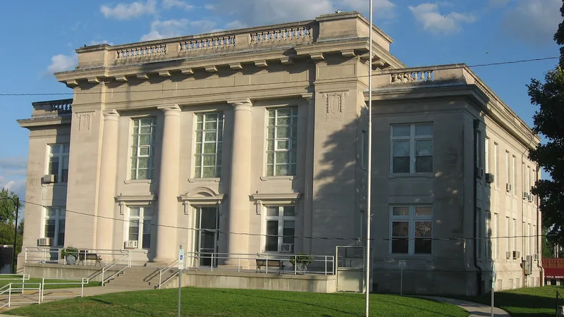 Clay County Courthouse, Louisville, Illinois