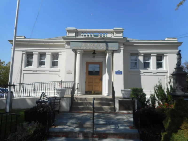 Babylon Library, The, Babylon, New York