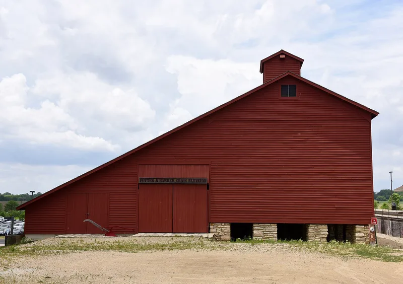 Potter and Barker Grain Elevator, La Fox, Illinois