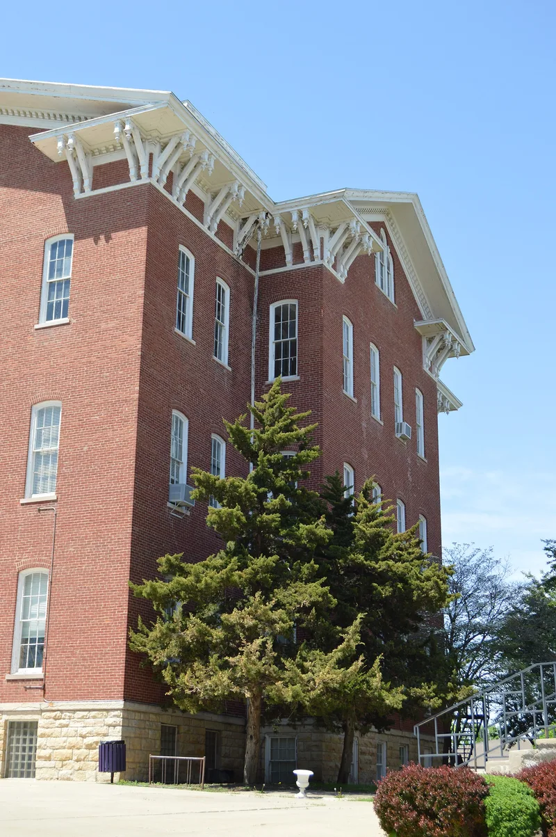 University Hall, Lincoln, Illinois
