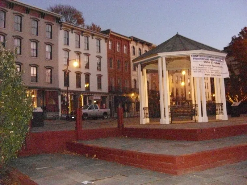 West Strand Historic District, Kingston, New York