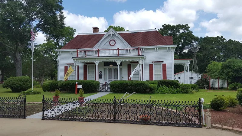 Mathews-Powell House, Queen City, Texas