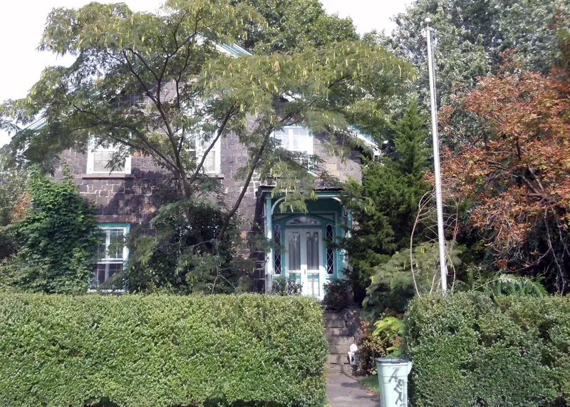 Elliott, Dr. Samuel MacKenzie, House, New York, New York