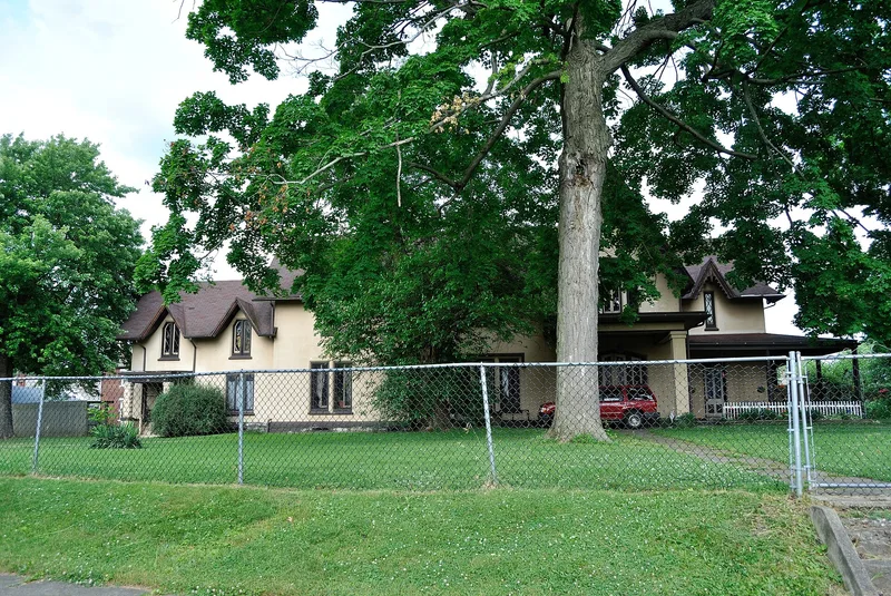 Oakwood, Newark, Ohio