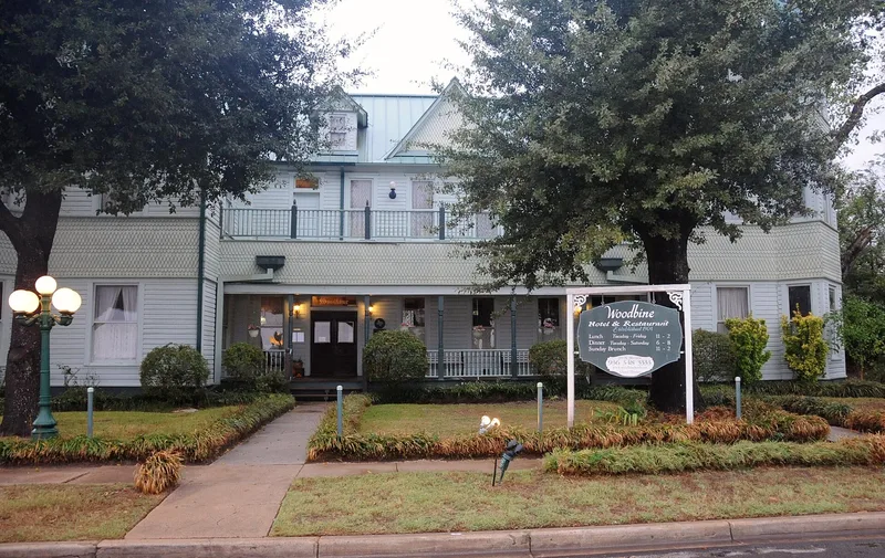 Shapira Hotel, Madisonville, Texas
