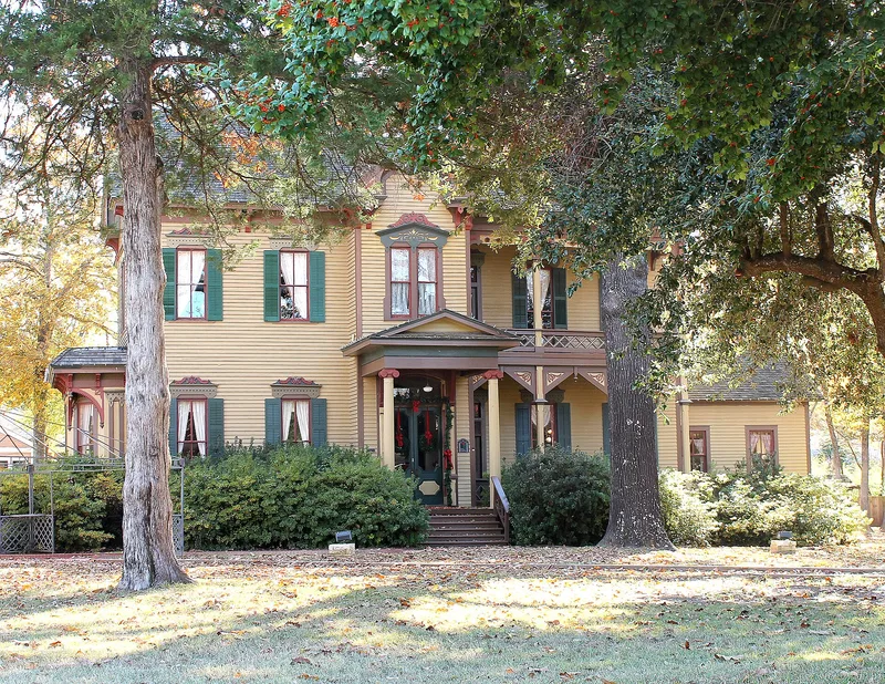 Whitaker-McClendon House, Tyler, Texas