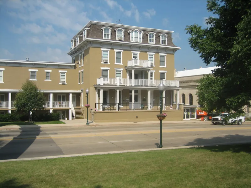 Nachusa House, Dixon, Illinois