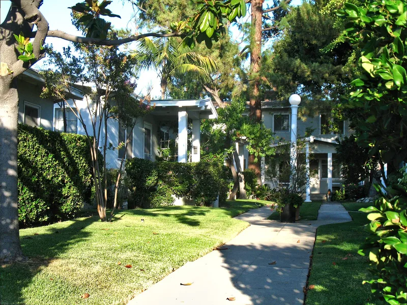 Sara-Thel Court, Pasadena, California