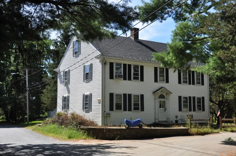 Taft, George, House, Uxbridge, Massachusetts