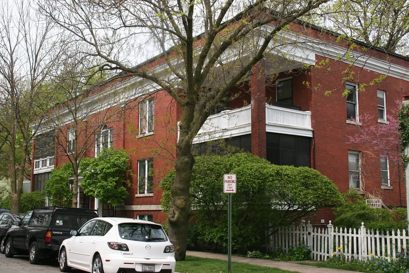 Building at 417-419 Lee Street, Evanston, Illinois