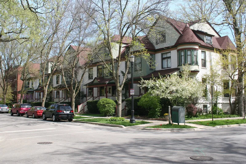 Building at 1101-1113 Maple Avenue, Evanston, Illinois