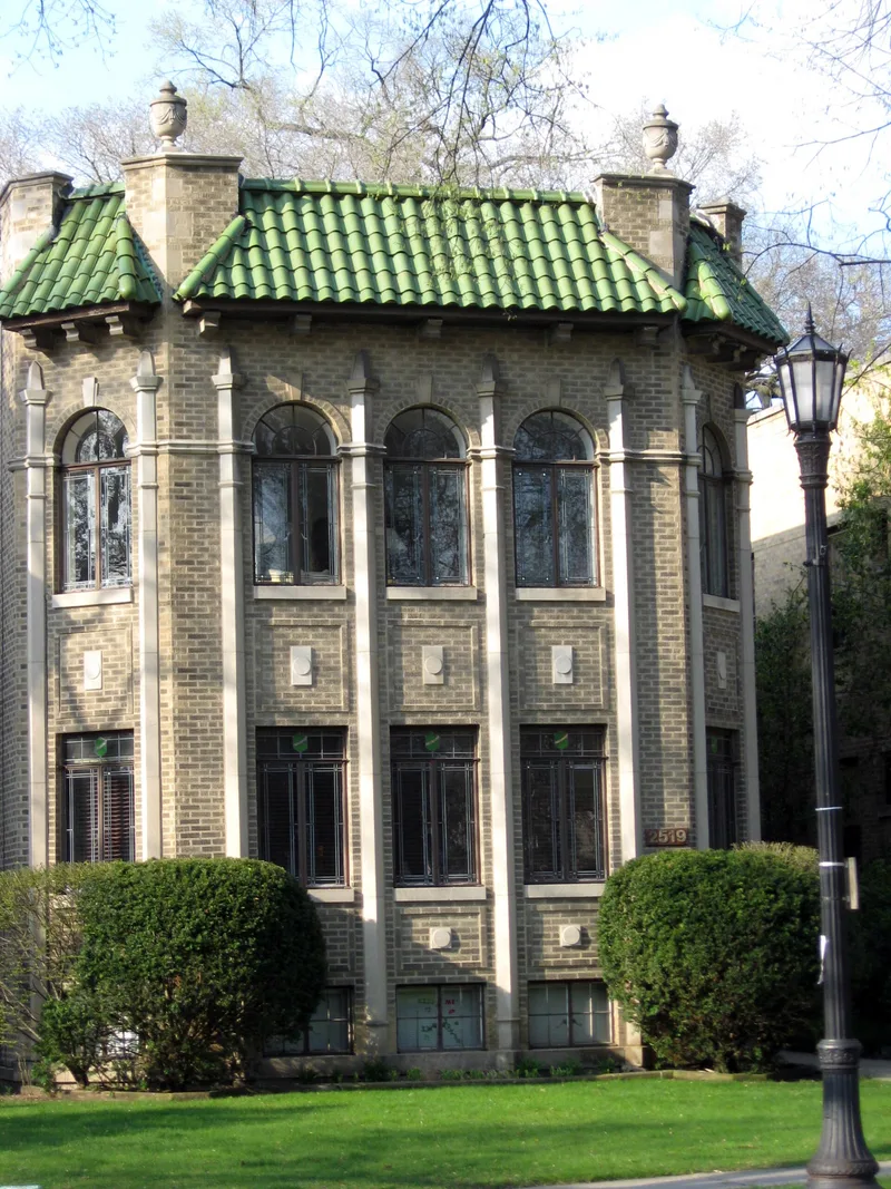 Building at 2519 Central Street, Evanston, Illinois