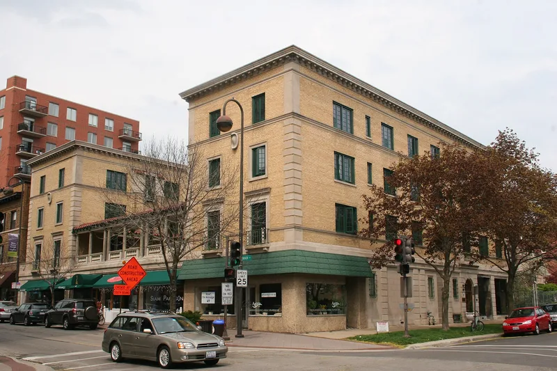 Colonnade Court, Evanston, Illinois
