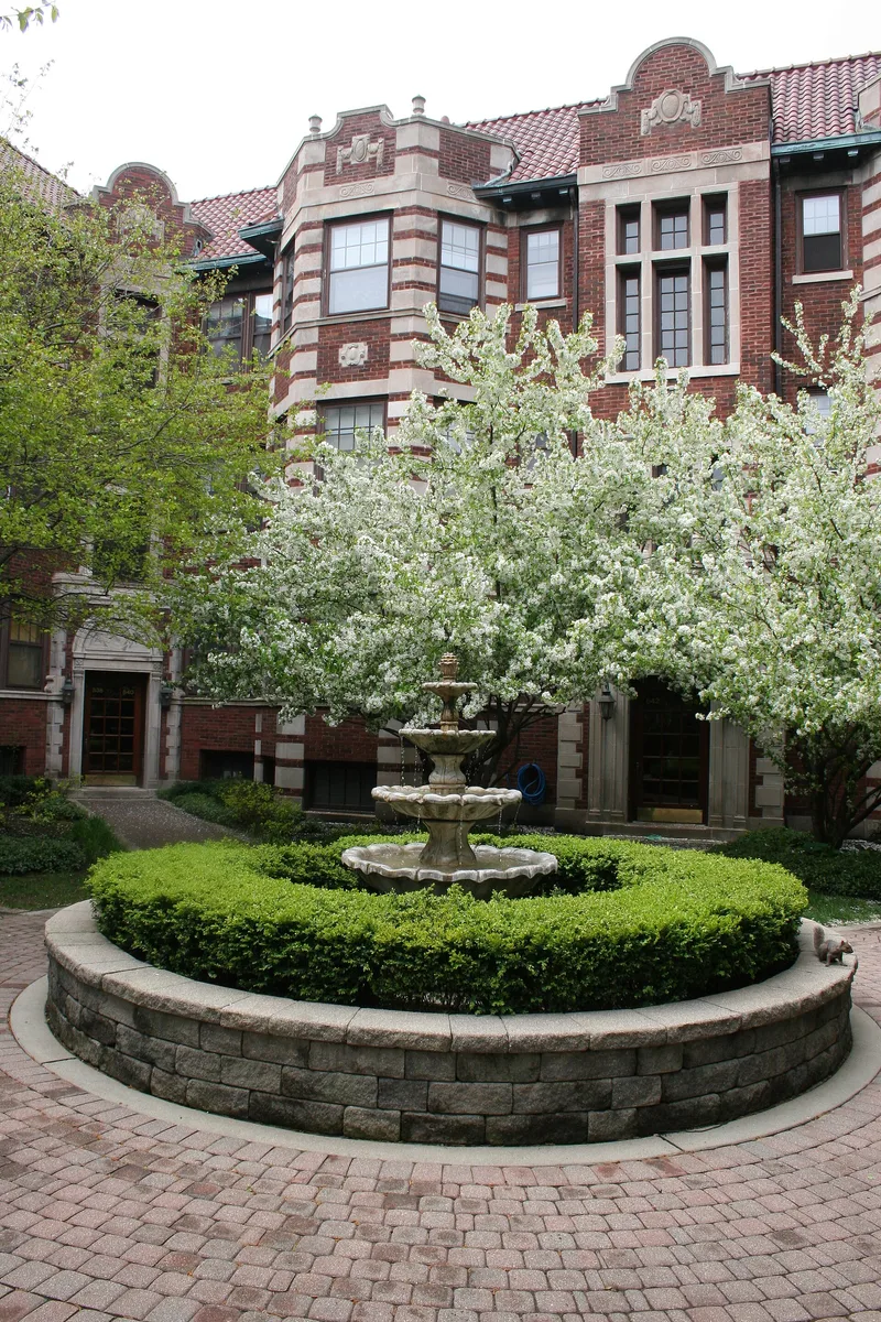 Fountain Plaza Apartments, Evanston, Illinois