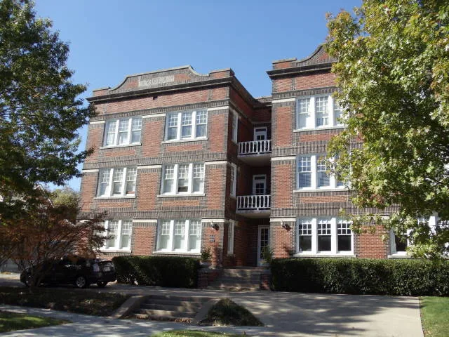 Viola Courts Apartments, Dallas, Texas