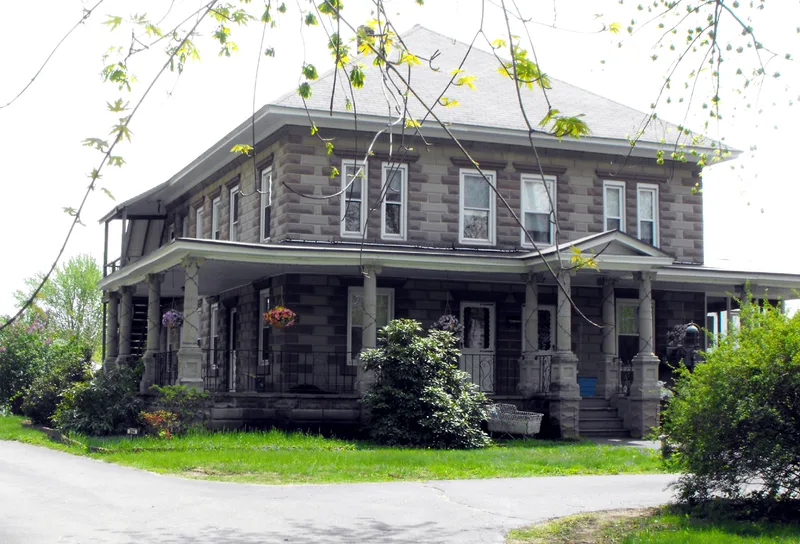 House at 262-264 Pelham Street, Methuen, Massachusetts