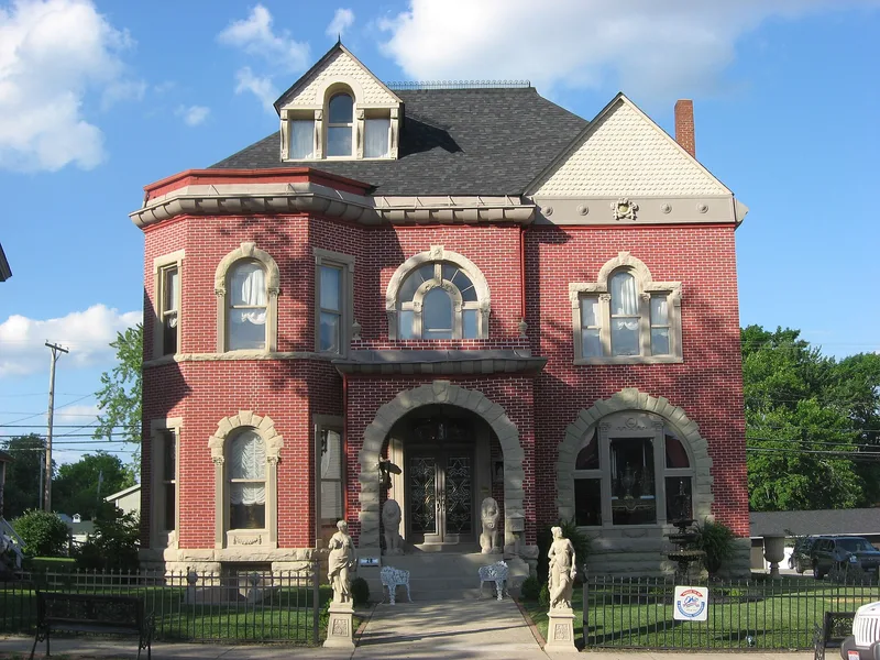Ninchelser, Dr., House, Mechanicsburg, Ohio