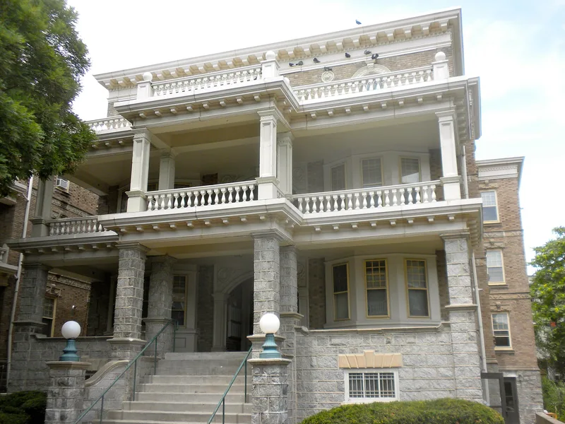 Regent-Rennoc Court, Philadelphia, Pennsylvania