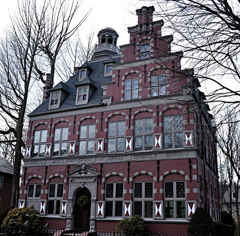 Dutch House, The, Brookline, Massachusetts