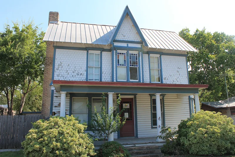 House at 214 W. University, Georgetown, Texas