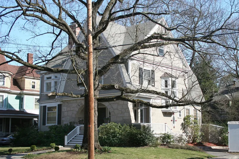 House at 1008 Beacon Street, Newton, Massachusetts