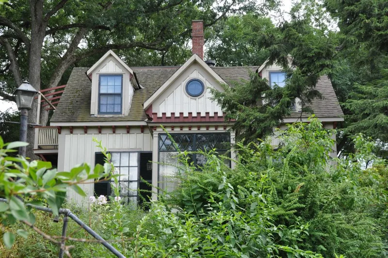 House at 2212 Commonwealth Avenue, Newton, Massachusetts