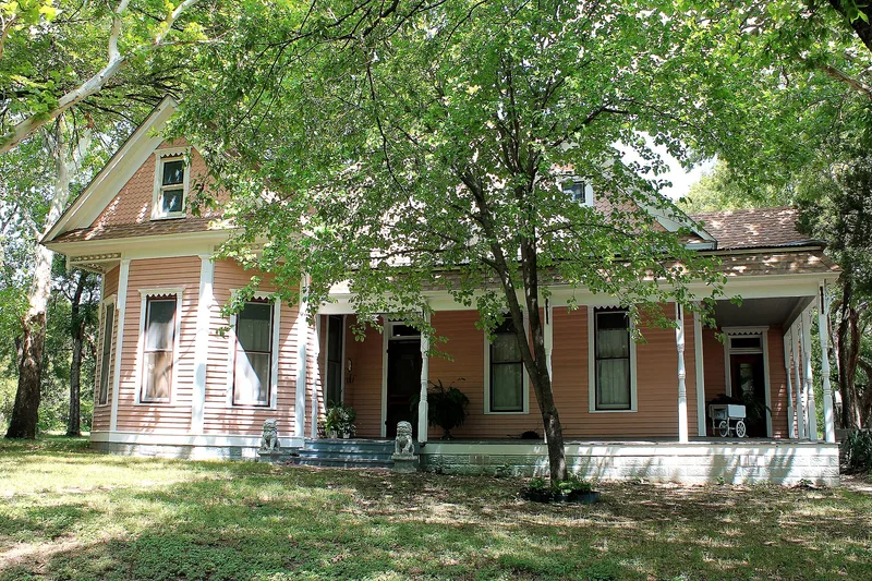 House at 700 South Rogers, Waxahachie, Texas