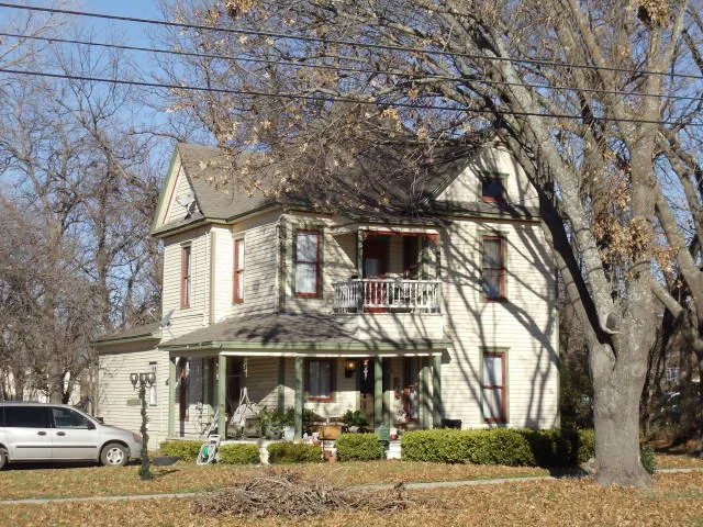House at 111 Brown, Waxahachie, Texas