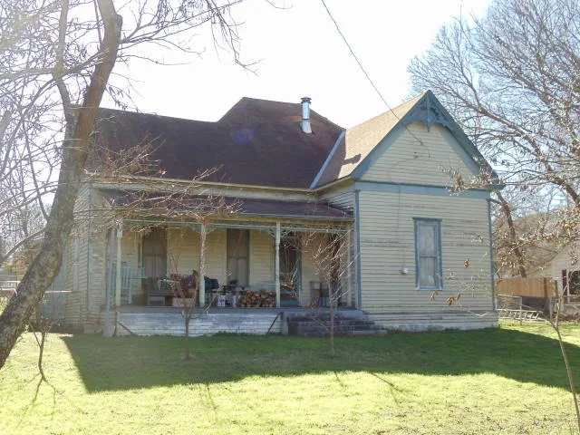 House at 803 Cantrell, Waxahachie, Texas