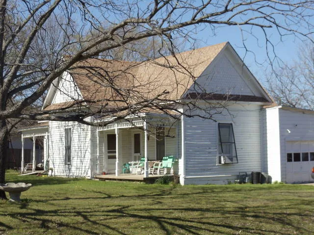 House at 708 East Brown, Ennis, Texas
