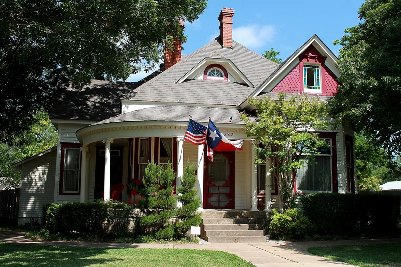 House at 523 Highland, Waxahachie, Texas