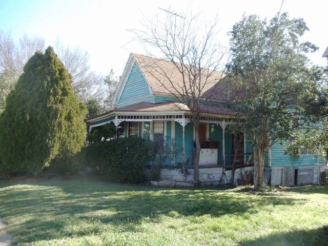 House at 106 Kaufman, Waxahachie, Texas