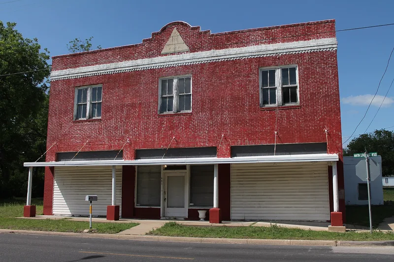 Building at 441 East Main, Waxahachie, Texas