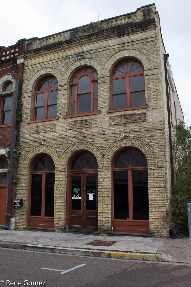 Building at 205 East Constitution, Victoria, Texas